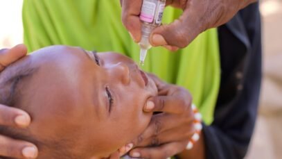 Vaccination-contre-le-polio-scaled.jpeg
