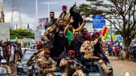 Doumbouya de retour à Conakry après des vacances en Grèce