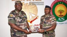 Visite stratégique du CEMGA à la Base 100 des forces armées maliennes