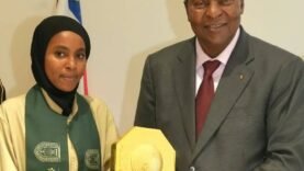 Kaltouma Kabaro, la Centrafricaine saluée par le président après
