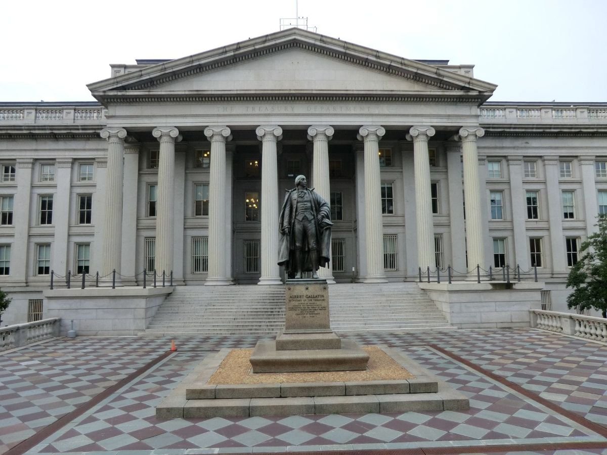 Albert_Gallatin_statue_-_U.S._Department_of_Treasury_headquarters_-_Washington_D.C._-_2.jpg
