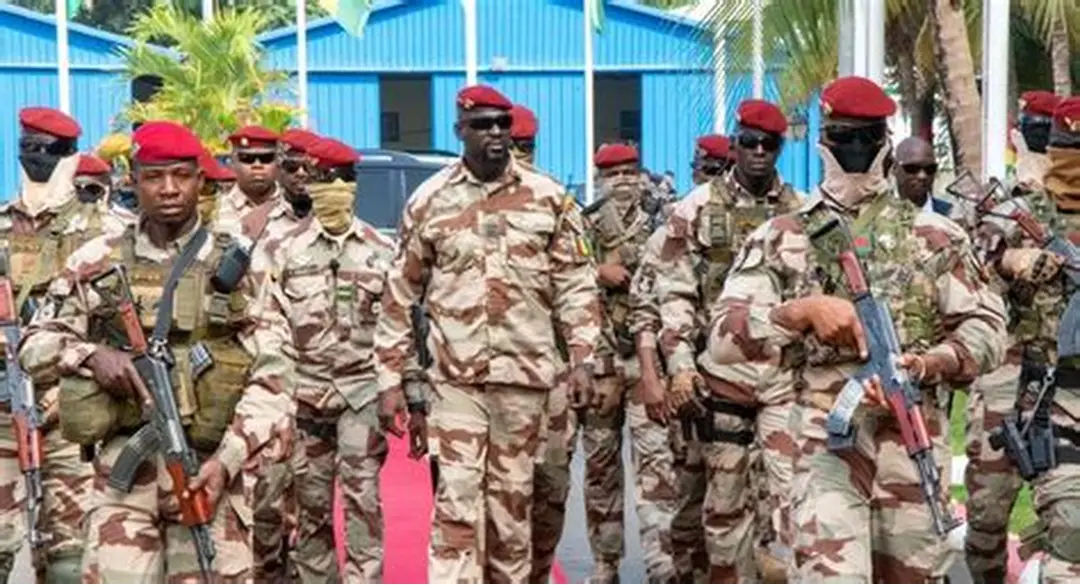 Militaires-en-Guinee.webp