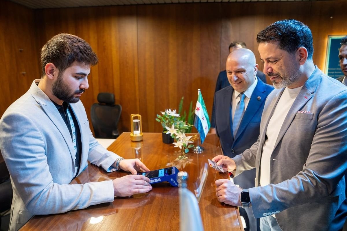 cbs-governor-making-the-first-international-transaction-from-syria.jpg