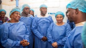Séparation réussie des bébés siamois au Mali
