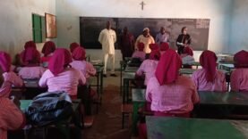Retour en classe pour les élèves de Doba