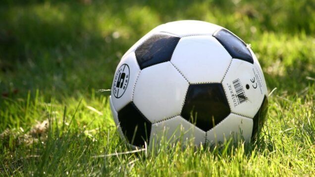 annros-football-1396740-1.jpg