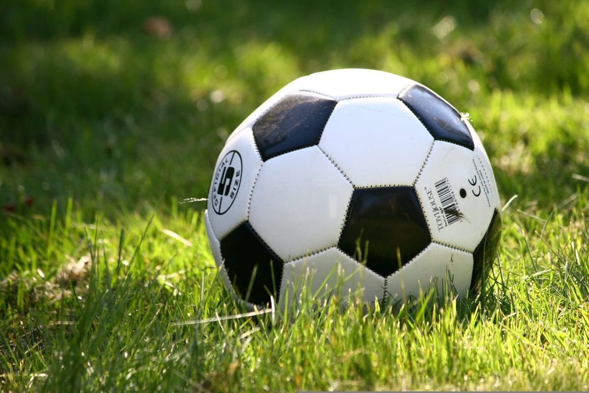 annros-football-1396740-1.jpg