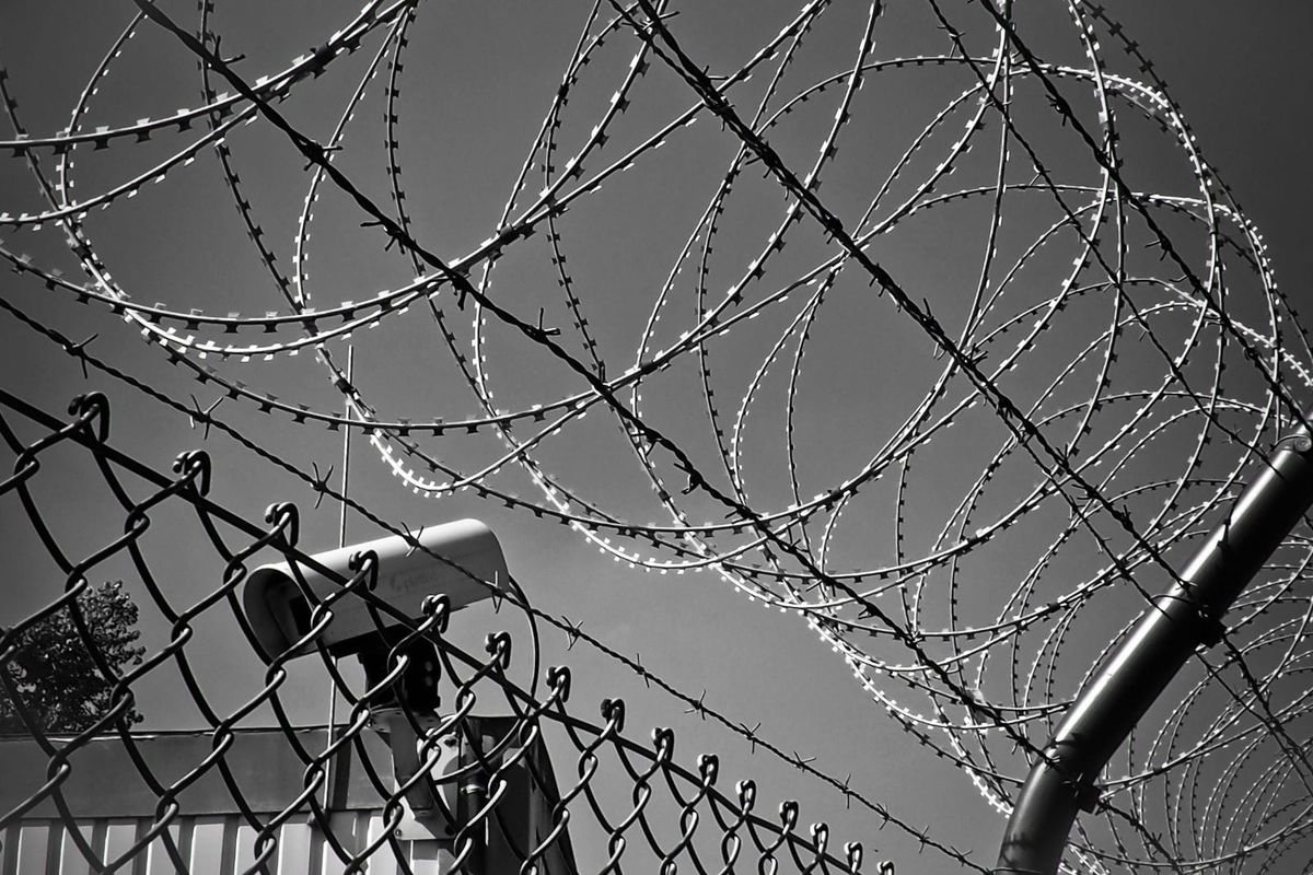 652234-barbed-wire-1670222.jpg