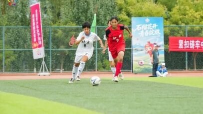 Players-compete-in-a-game.jpg