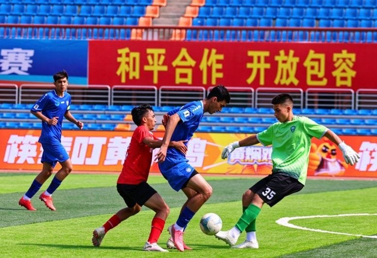 Une ville frontalière du Xinjiang unit les cultures grâce au football